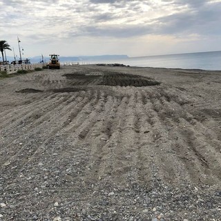 Albenga si prepara alla stagione estiva: avviati diversi interventi sul territorio, dai marciapiedi alle spiagge