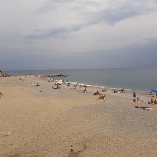 Savona, la spiaggia sotto al Priamar polo per lo sport. L'autorità portuale concede lo spazio al Comune