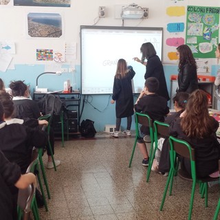 Albenga, gli studenti della scuola Paccini a lezione di cinese, francese e inglese