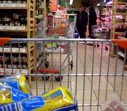 Prezzi, Codacons: aumenti del 5 - 10 % per le famiglie