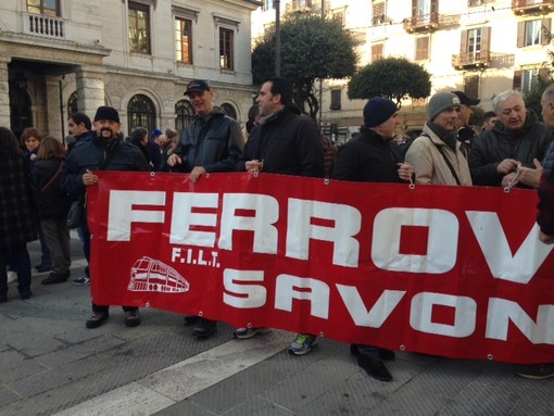 Il lavoro che non c'è più: la Provincia di Savona si ferma per lo sciopero generale Il lavoro che non c'è più: la Provincia di Savona si ferma per lo sciopero generale