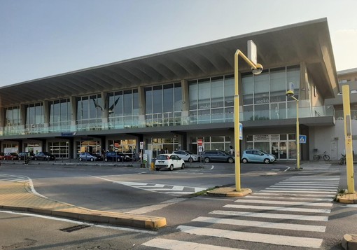 Accompagnano un collega verso casa dopo una cena ma notano un tipo sospetto: carabinieri fuori servizio arrestano un corriere della droga Accompagnano un collega verso casa dopo una cena ma notano un tipo sospetto: carabinieri fuori servizio arrestano un corriere della droga