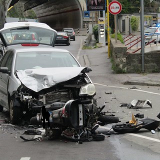 Scontro frontale auto-moto a Savona: grave il centauro