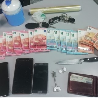 Albenga, spacciava per arrotondare lo stipendio: denunciato un 28enne marocchino