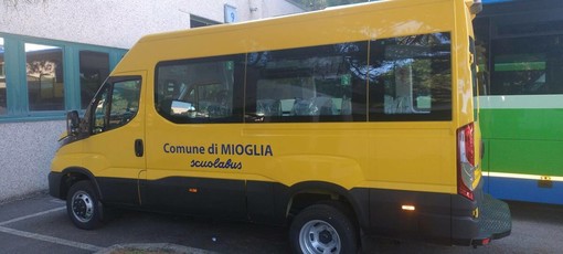 Mioglia investe sul futuro: acquistato un nuovo scuolabus per gli alunni del paese Mioglia investe sul futuro: acquistato un nuovo scuolabus per gli alunni del paese