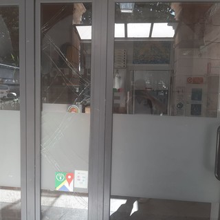 Savona, ladri ancora in azione, stavolta in piazza del Popolo: colpita una pizzeria