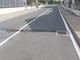 Savona, uno "scalino" di quasi 10 centimetri sull'asfalto in via Ferro. Il Comune: "Stiamo facendo le verifiche"