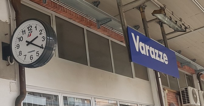 Senzatetto preso a sassate a Varazze, la testimonianza: "Spero che il mio cane ci veda ancora dall'occhio colpito"