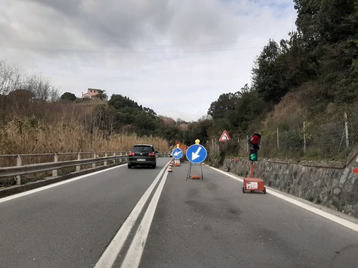 Celle, oltre ai semafori sull'Aurelia a innervosire gli automobilisti anche l'impianto in via Negrin, Mordeglia: "Contatterò Autostrade per le tempistiche"