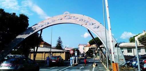 Albenga, scontro tra bici e moto: due feriti al Santa Corona