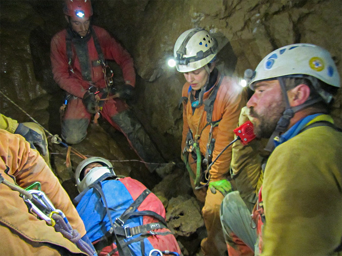 Toirano: il Soccorso Speleologico Piemontese recupera una persona, ma è una esercitazione