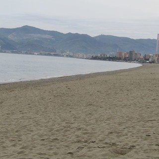 Fotografa donne in spiaggia di nascosto: "Non si può andare al mare tranquille. Fate attenzione" Fotografa donne in spiaggia di nascosto: "Non si può andare al mare tranquille. Fate attenzione"