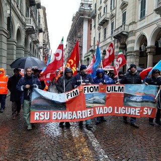 Vertenza Bombardier, sciopero dei lavoratori. L'allarme dei sindacati: &quot;Da gennaio lo stabilimento rischia il lucchetto&quot; (FOTO e VIDEO)
