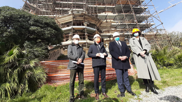 Savona, sopralluogo della Regione a Villa Zanelli. Toti e Scajola: "L'anno prossimo tornerà alla cittadinanza" (FOTO e VIDEO)