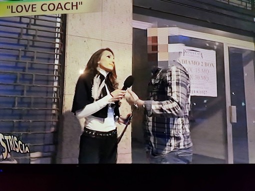 Ambiguo "Love Coach" a Savona, il servizio a Striscia la Notizia Ambiguo "Love Coach" a Savona, il servizio a Striscia la Notizia