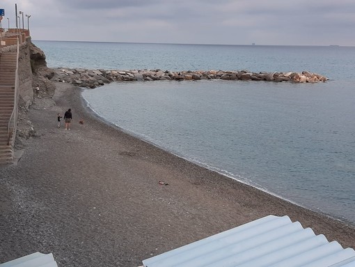Celle, dimezzata per l’erosione la spiaggia libera in località Piani: ridotti gli spazi per i turisti