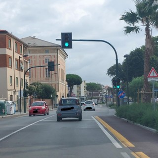 Savona, nuovamente operativo il semaforo della caserma dei vigili del fuoco Savona, nuovamente operativo il semaforo della caserma dei vigili del fuoco