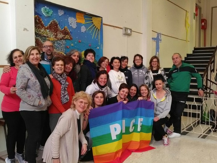 Classi pollaio e aule fuorilegge. "La scuola non funziona"