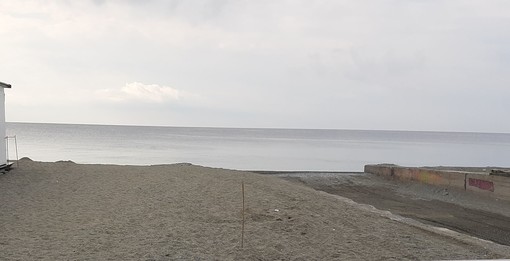 Celle, la spiaggia libera in centro sarà aperta ma solo nella parte rialzata: vietato sostare alla foce del Ghiare