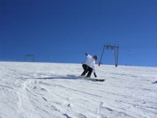 Impianti di risalita chiusi: niente neve fino alla prossima settimana, qualche speranza per Capodanno