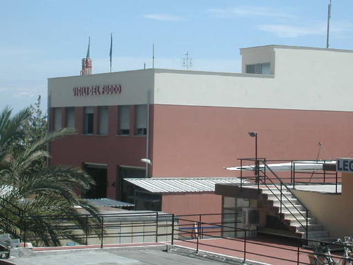 Savona: rogo di sterpaglie in via Turati