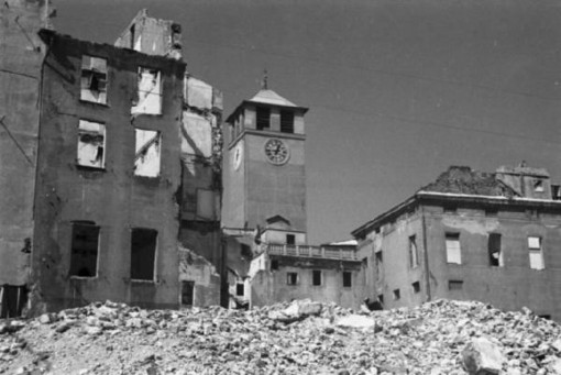 Savona, una targa per le 116 vittime del bombardamento del 30 ottobre 1943 Savona, una targa per le 116 vittime del bombardamento del 30 ottobre 1943