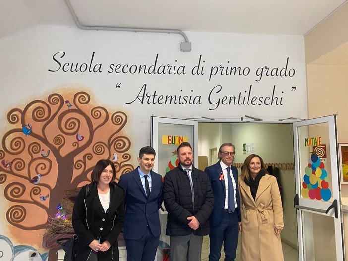 La scuola media di Leca intitolata ad Artemisia Gentileschi: il nome scelto da alunni e alunne La scuola media di Leca intitolata ad Artemisia Gentileschi: il nome scelto da alunni e alunne