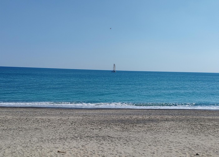 Spiagge, a Pietra Ligure la minoranza rompe gli indugi: "Chiediamo la convocazione del Consiglio comunale"