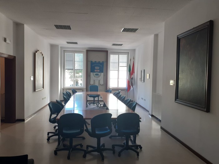 Consiglio comunale di Carcare, un ordine del giorno per dire "no" al rigassificatore