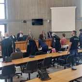 Uccide la moglie strangolandola, depositate le motivazioni della sentenza: il Pm e i difensori le impugnano Uccide la moglie strangolandola, depositate le motivazioni della sentenza: il Pm e i difensori le impugnano