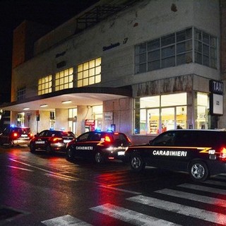 Lite tra ragazze in stazione ad Albenga sfocia in colluttazione