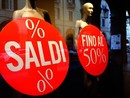 Sabato 4 gennaio iniziano i saldi invernali. Secondo i sondaggi, ogni famiglia spenderà in media 218 euro