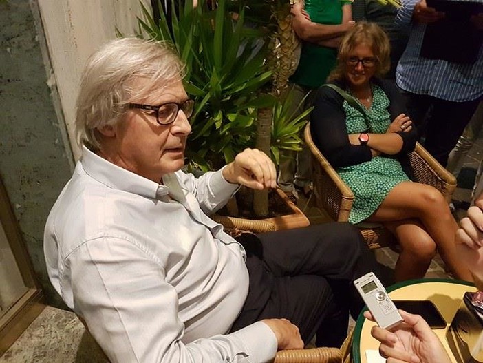Vittorio Sgarbi presenta la mostra "Arte Stupenda - Finalborgo in bellezza" Vittorio Sgarbi presenta la mostra "Arte Stupenda - Finalborgo in bellezza"
