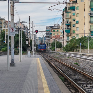Una persona investita da un treno a Loano: soccorsi mobilitati, la vittima in codice rosso al Santa Corona