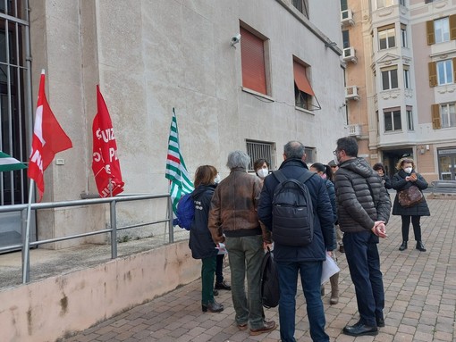Aumento indennità di amministrazione, ispettorato del lavoro escluso: presidio davanti alla Prefettura (FOTO e VIDEO)