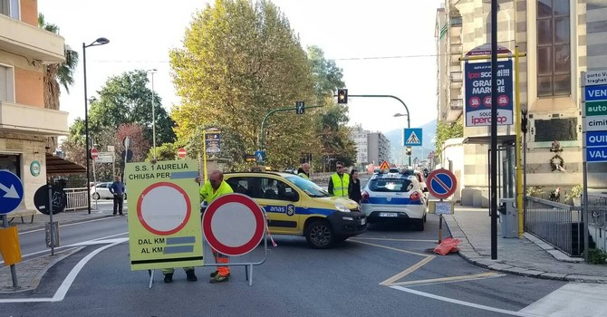 Aurelia chiusa, nasce il Comitato degli esercenti tra Vado Ligure e Savona: "Servono certezze sui tempi e segnaletica chiara"