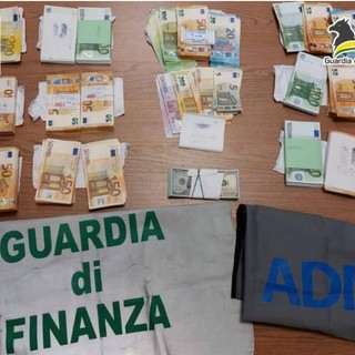 Aeroporto di Villanova, non dichiara 12 mila euro vinti al Casinò di Montecarlo: cittadino britannico fermato da ADM e Finanza