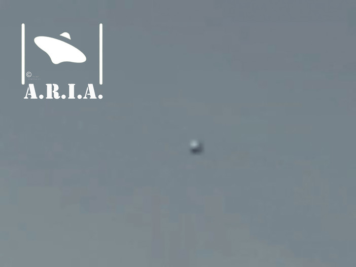 Due sfere luminose avvistate in cielo: "Non sono ufo, ma satelliti" Due sfere luminose avvistate in cielo: "Non sono ufo, ma satelliti"