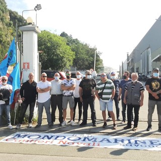 Savona, i lavoratori ex Mondomarine incrociano le braccia davanti ai cancelli: "Vogliamo risposte"