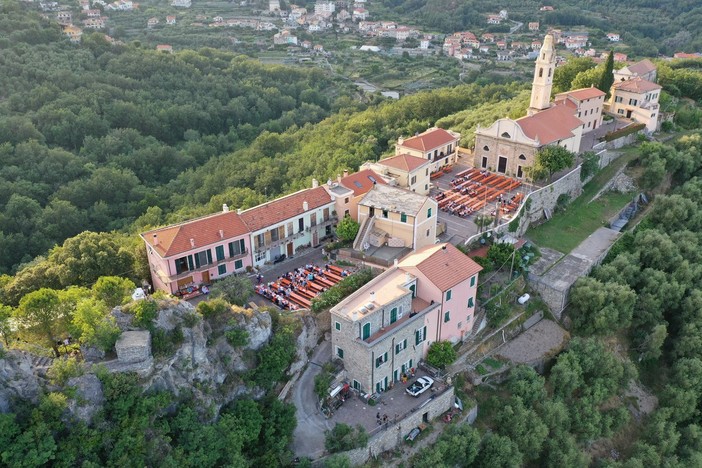 A Giustenice torna la Sagra d’inizio estate: 18 e 19 giugno tutti a festeggiare l’arrivo della stagione più bella A Giustenice torna la Sagra d’inizio estate: 18 e 19 giugno tutti a festeggiare l’arrivo della stagione più bella