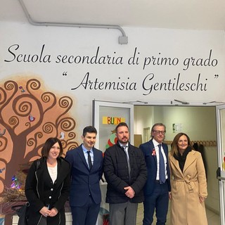 La scuola media di Leca intitolata ad Artemisia Gentileschi: il nome scelto da alunni e alunne La scuola media di Leca intitolata ad Artemisia Gentileschi: il nome scelto da alunni e alunne