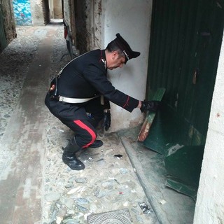 Eroina tra i vicoli del centro storico di Albenga: quando l'uso di droga è all'aria aperta