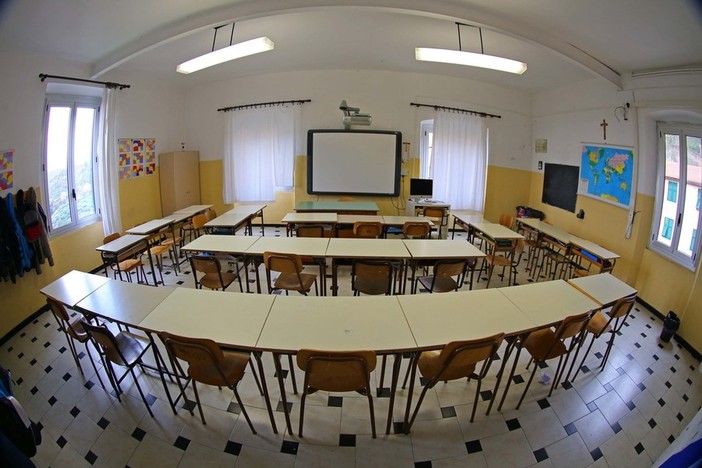 Insegnante positivo al Covid19, chiudono le scuole medie del comprensivo IV a Savona Insegnante positivo al Covid19, chiudono le scuole medie del comprensivo IV a Savona