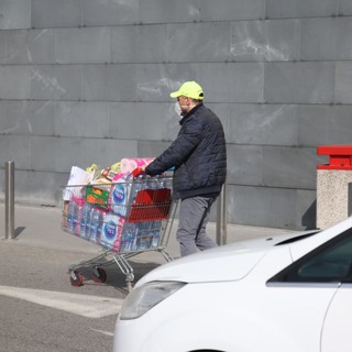 Coop, Conad e Federdistribuzione si dichiarano disposte a maggiorare del 10% i buoni spesa per le famiglie in difficoltà