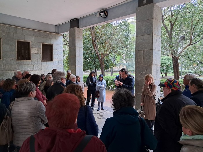 Savona, il sindaco Russo sulla raccolta porta a porta: "Nessun vi obbliga a mettere i bidoni condominiali negli androni dei palazzi"