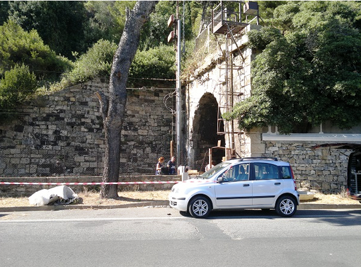 Bancario si toglie la vita lanciandosi sotto un treno ad Imperia, disagi alla linea ferroviaria anche nel savonese