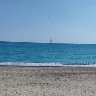 Spiagge, a Pietra Ligure la minoranza rompe gli indugi: "Chiediamo la convocazione del Consiglio comunale"