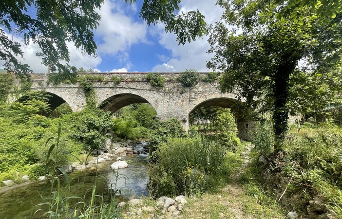 La salvaguardia dei mari passa dal fiume: il progetto "Sfuso Diffuso" per la pulizia dei torrenti del finalese