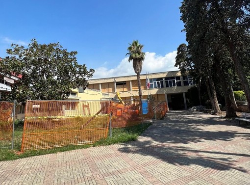 Lavori nelle scuole di Borgio, il vicesindaco Ferro: "Il problema c'è stato, ma è stato affrontato e risolto in modo adeguato"