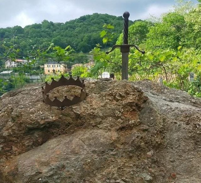 Stella, al Mezzano ritorna restaurata la Spada nella Roccia